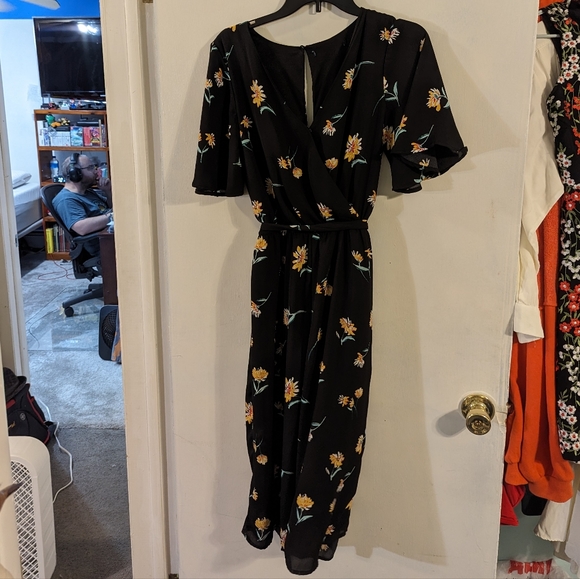 Vintage Flowered Pantsuit - Picture 4 of 8